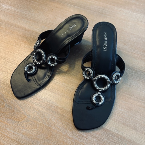 Nine West Rhinestone Medallion Black Wedge Sandals, Women’s 7 - Picture 1 of 6